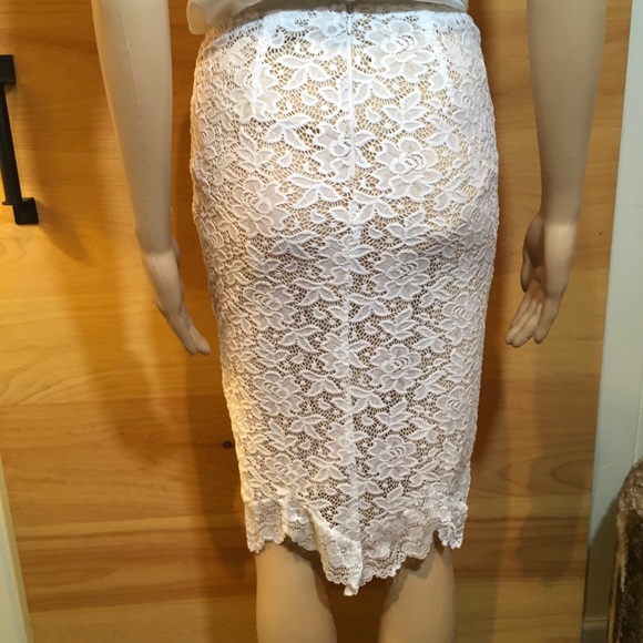 NWOT WHITE LACE NUDE LINED SKIRT - Picture 3 of 8